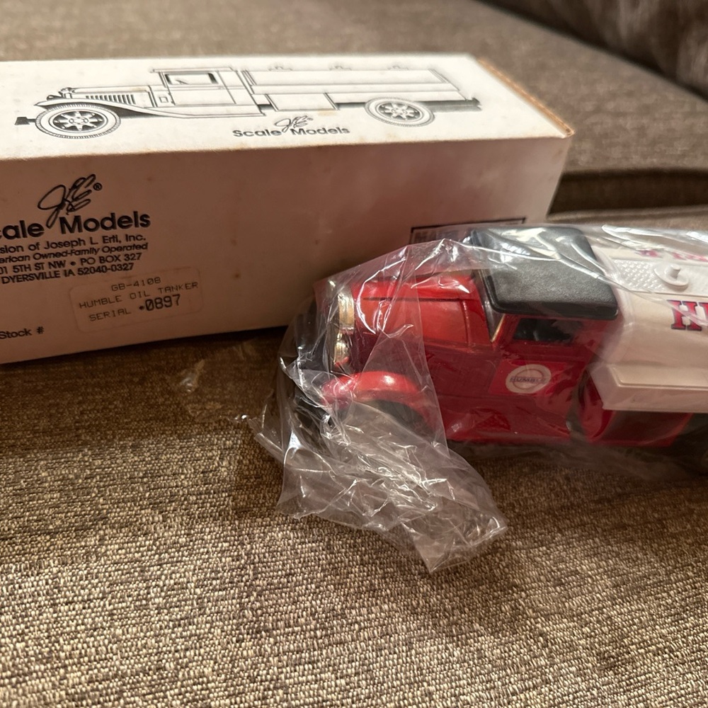 ERTL Exxon Travel Club Humble 997 Oil Tanker Truck Die-Cast Numbered NEW IN BOX
